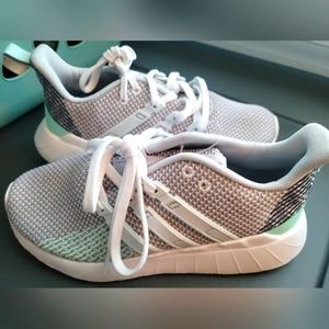 NWT Adidas tennis shoes